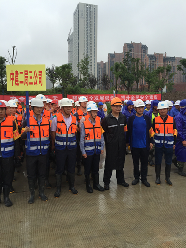 “安全生产月”系列活动之十五——汛期暴雨敲警钟 救援演练不放松