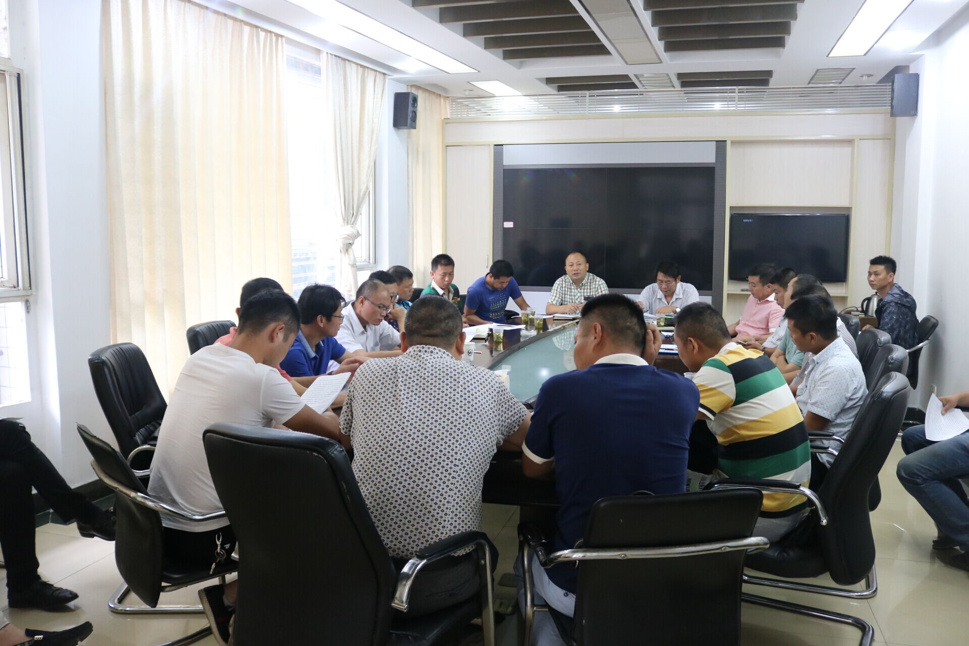 协会组织起重机械会员单位召开座谈会宣贯省住建厅文件