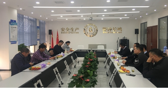 协会起重机械设备分会召开工作例会