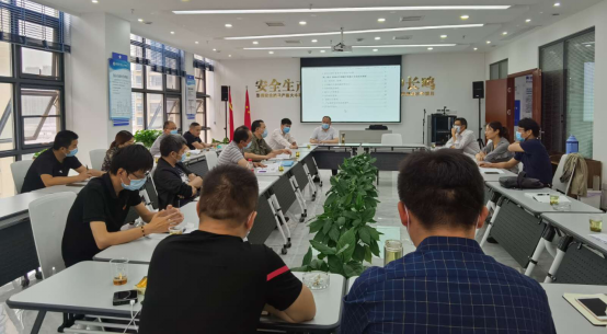 《武汉附着式升降脚手架企业安全管理指导手册》编写汇报暨讲评会议