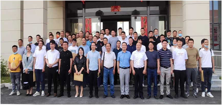 市安监站召开爬架检查标准宣贯暨 行业交流会