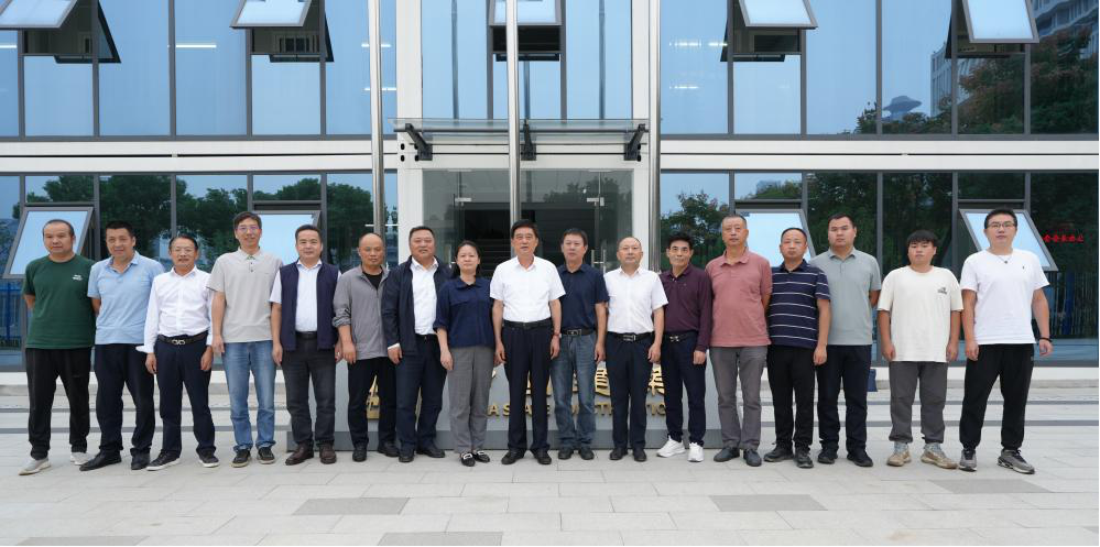 协会会长办公会在中建三局理工大宿舍（二期）项目召开